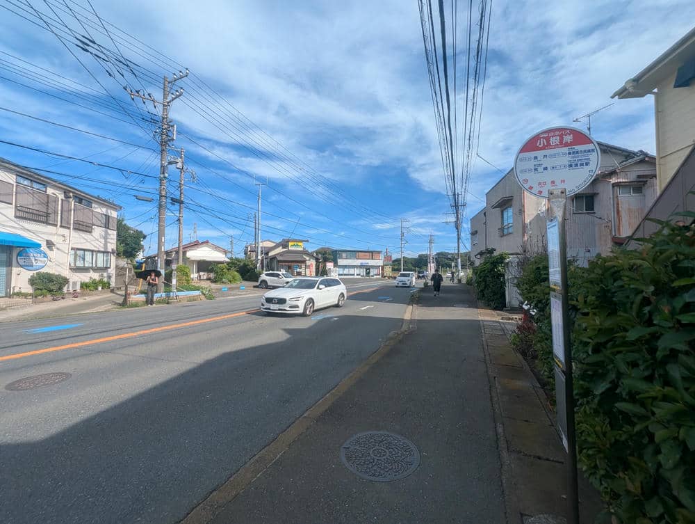 嘉山農園までの小根岸駅の写真